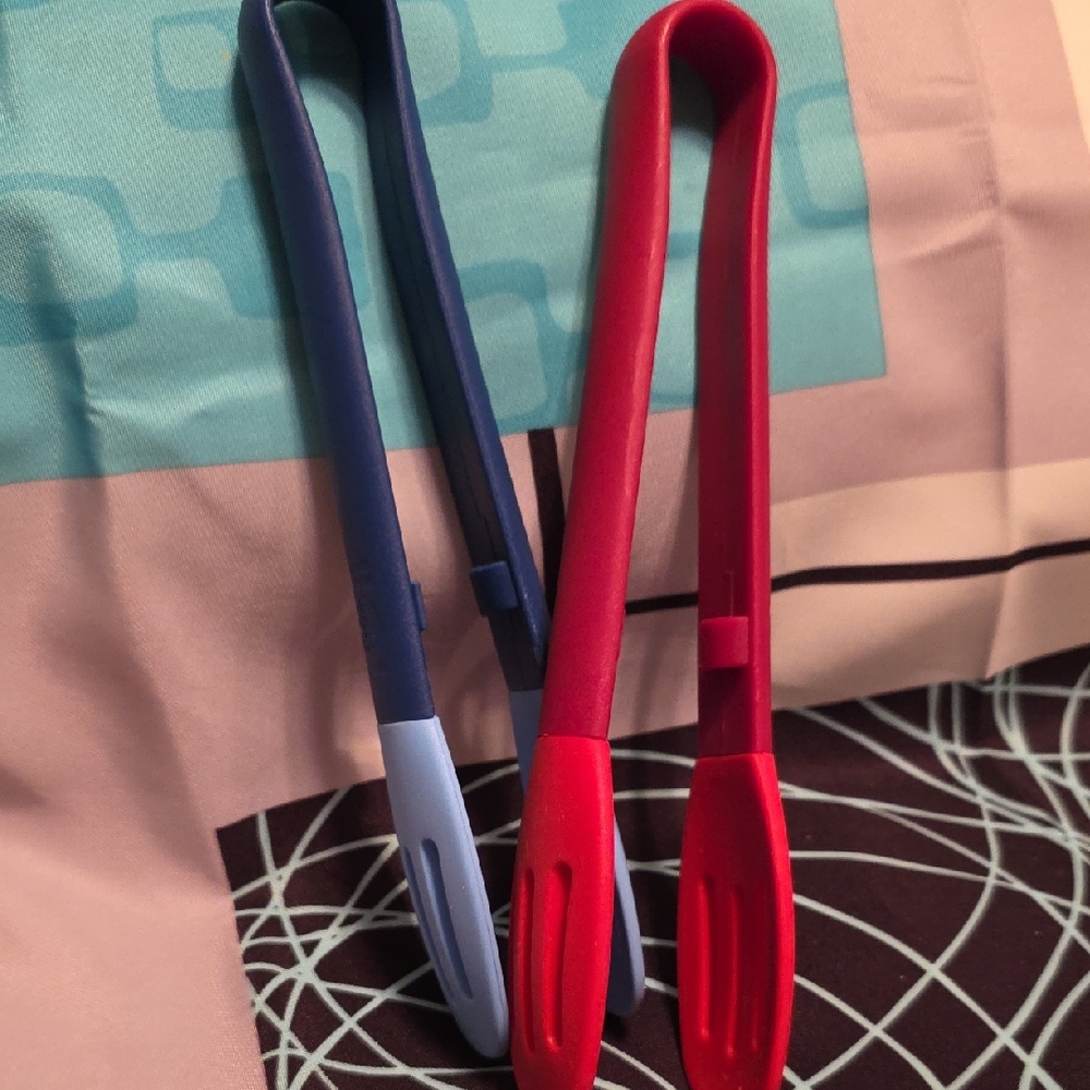 Mad Hungry, Silicone Slotted Spurtle Spong Tong, 9", Red or Blue, New